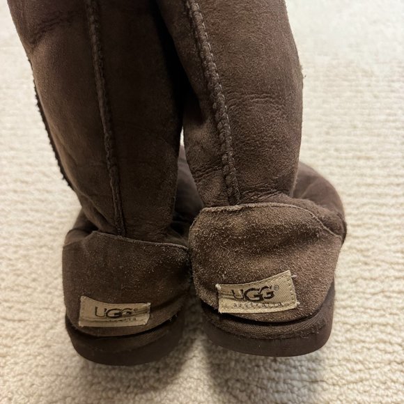 UGG Classic Short Boots - Picture 5 of 6